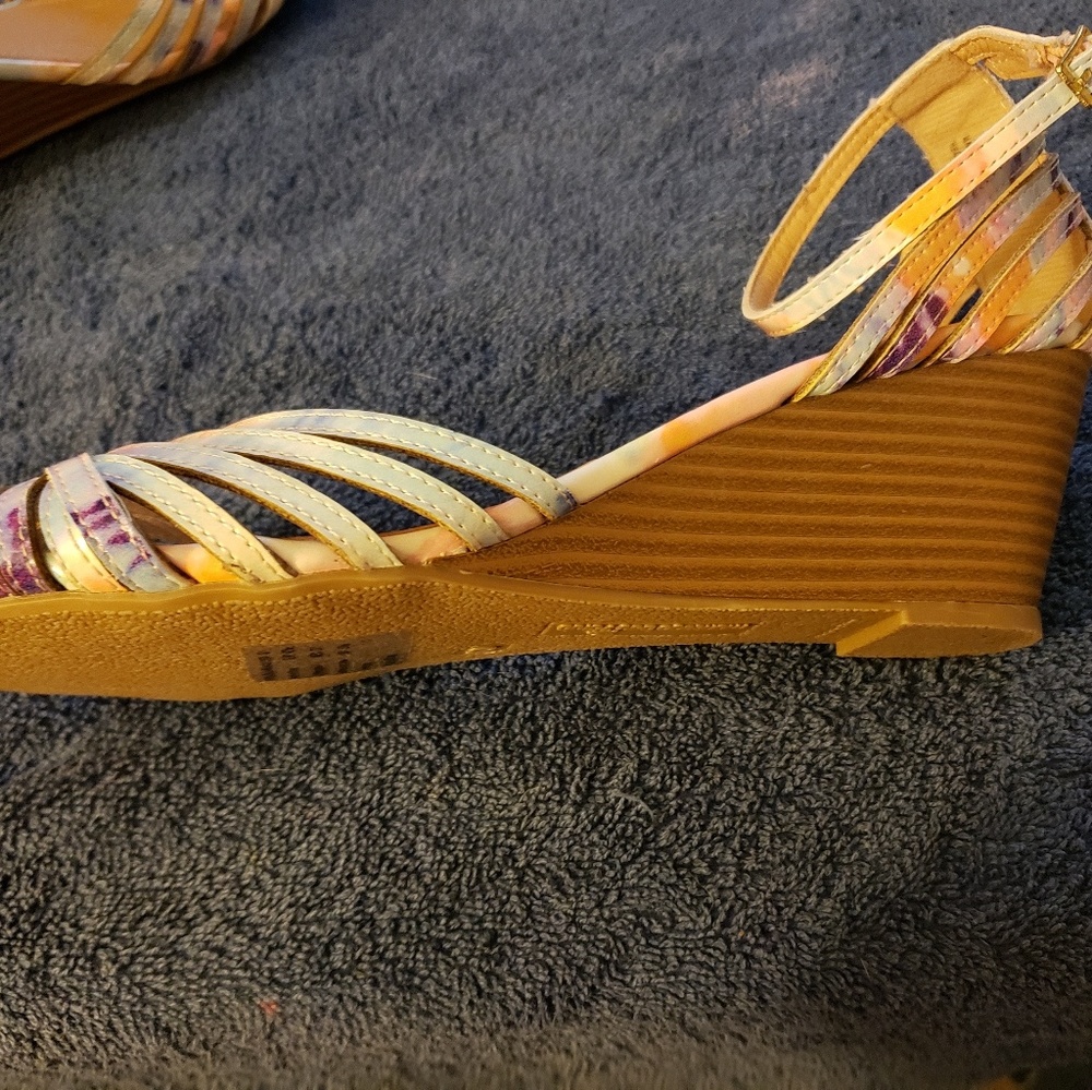 Heels - Picture 4 of 4